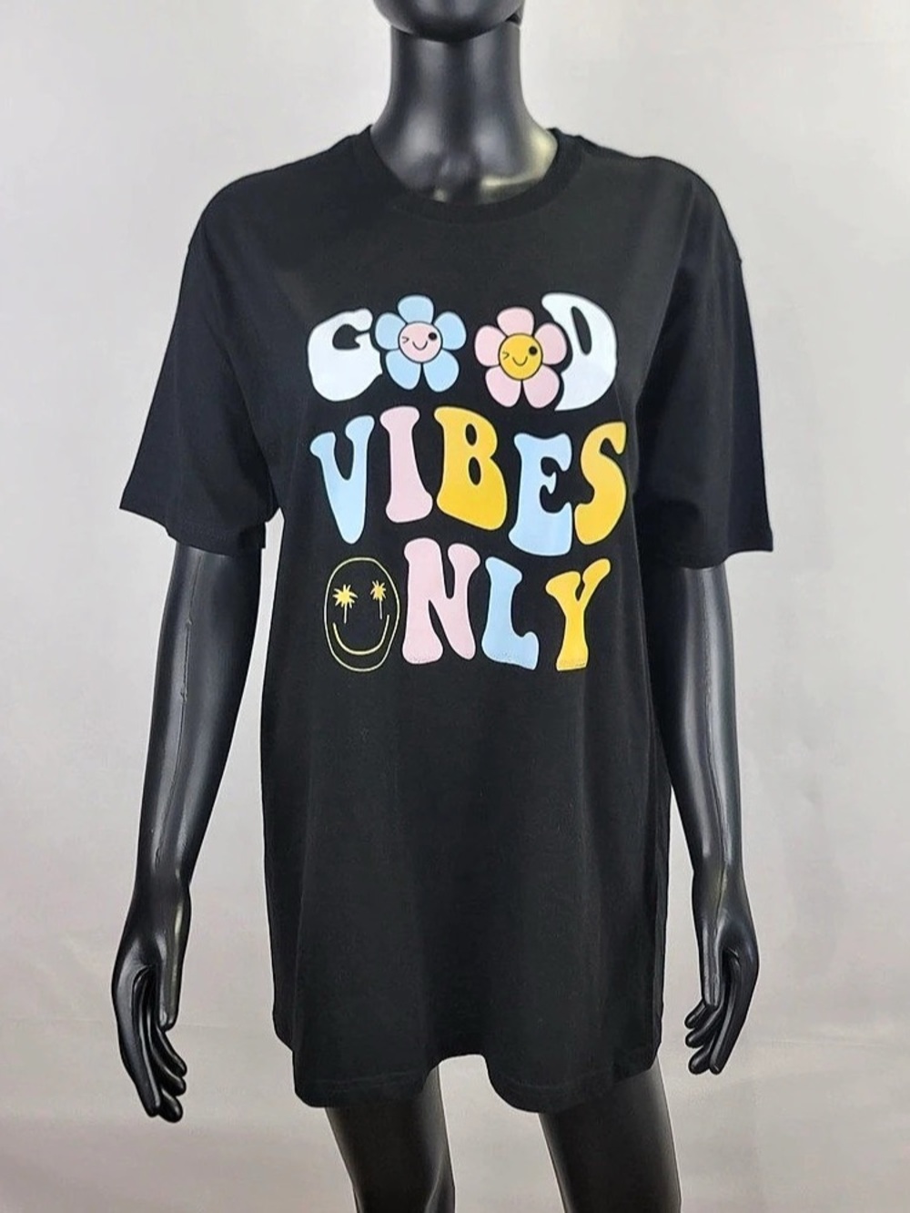 Circle Clothing Good Vibes Only graphic tee Graphic Tee in Black Large Like New